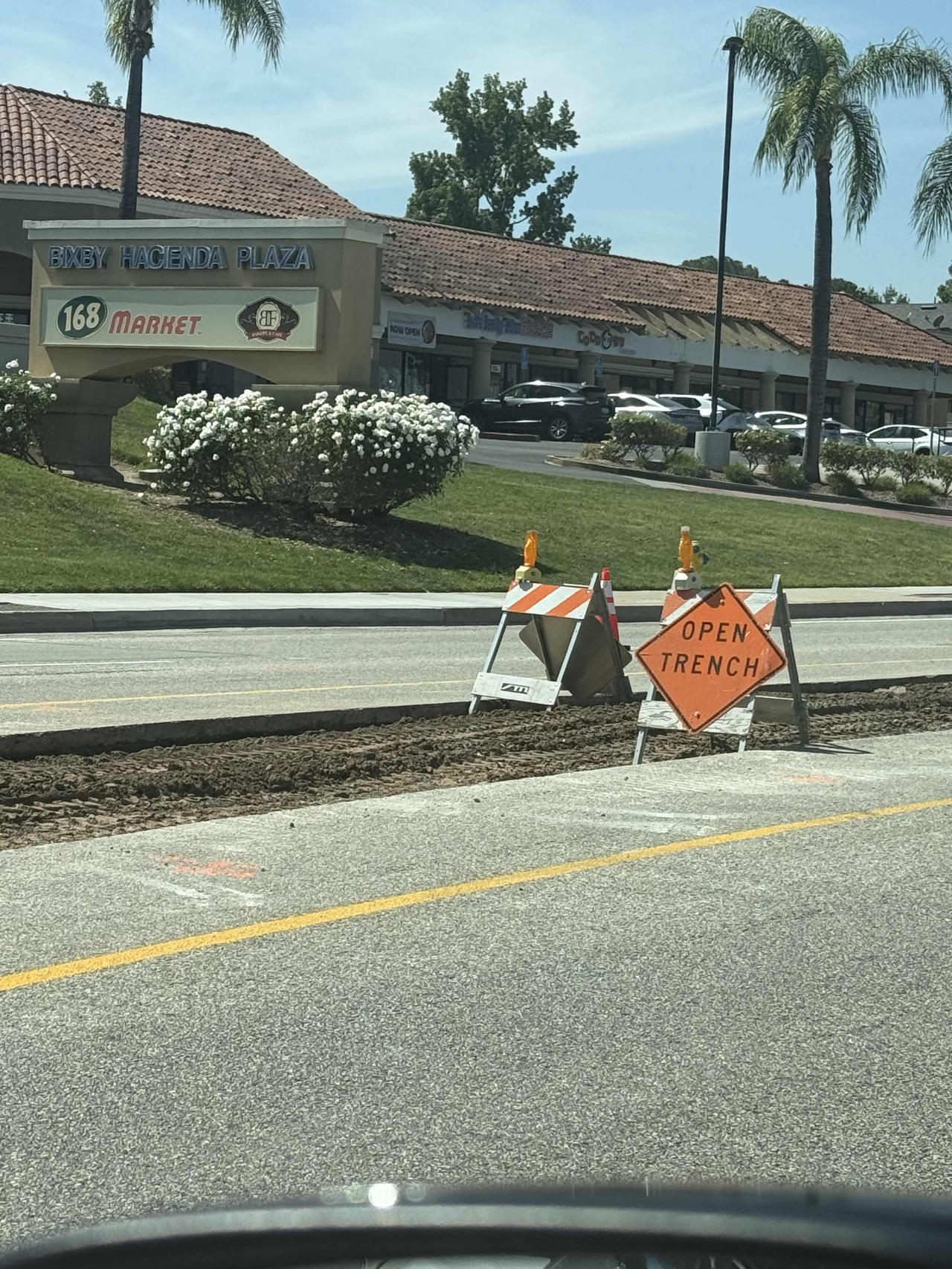 中国优秀的地方，美国很多没有，中国不好的地方，美国全部都有。比如美国喜欢不停地修