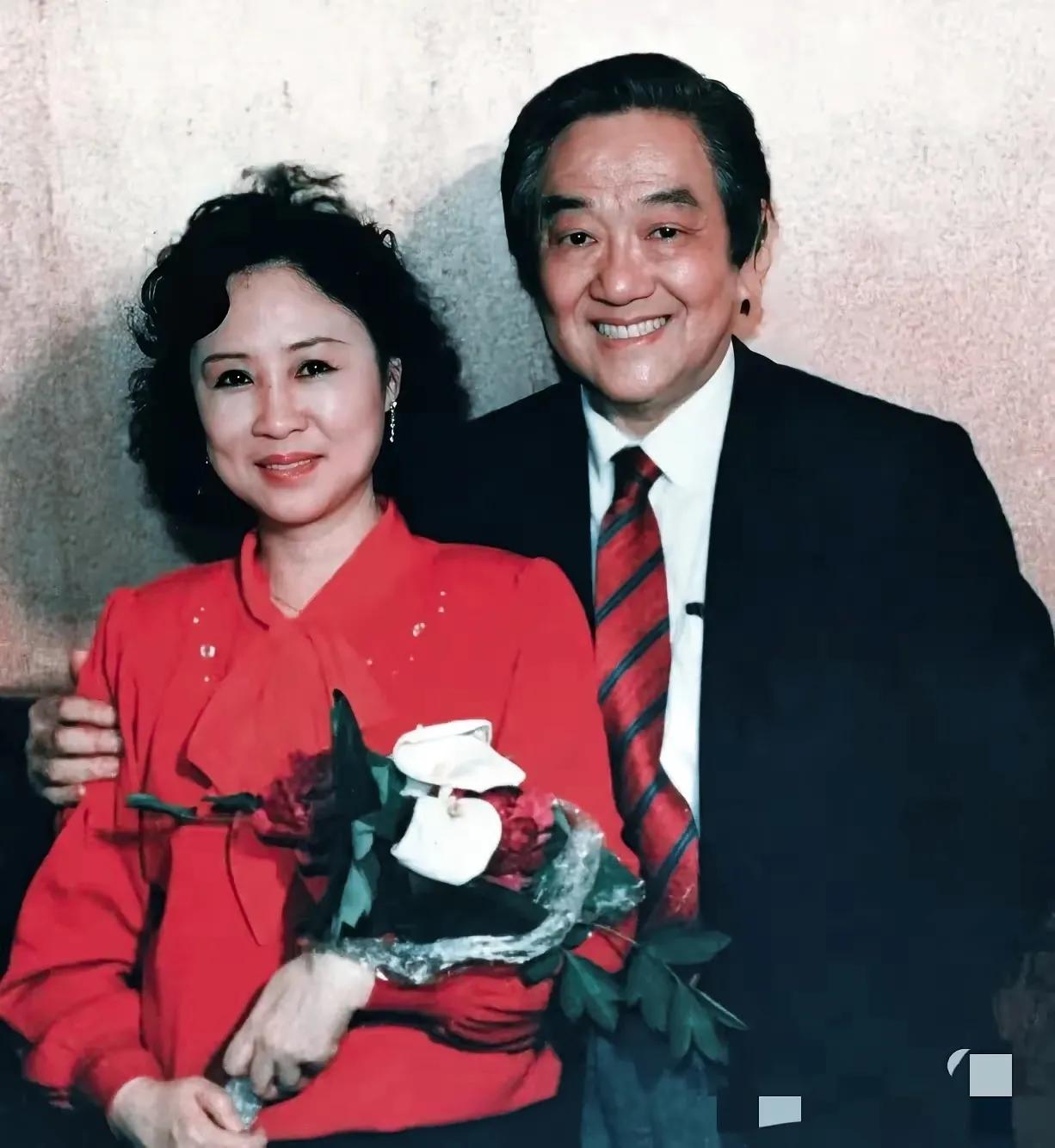 琼瑶和丈夫平鑫涛，都是二婚，相伴四十年，去世仅隔5年，相濡以沫，在水一方有相聚，