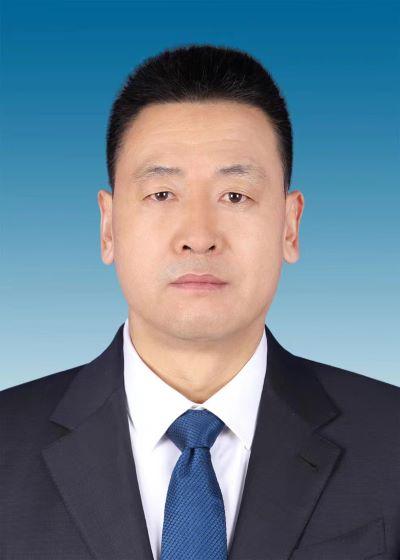 掌过白银有色集团，在嘉峪关也好几年。在甘陇大地也是数的着的人物。

却在60岁的