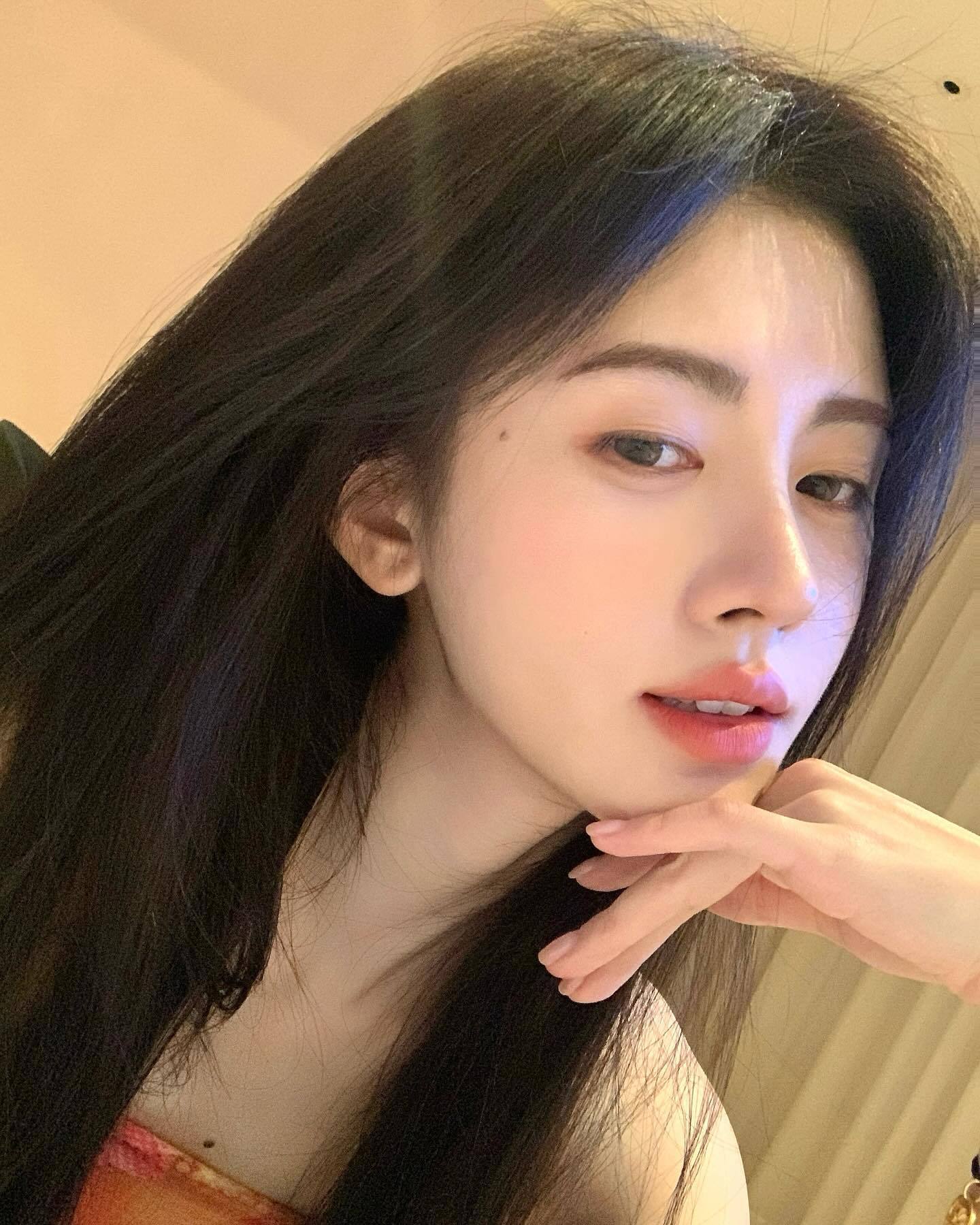 #鞠婧祎[超话]#  这张脸真的是越看越爱[哇] ​​​