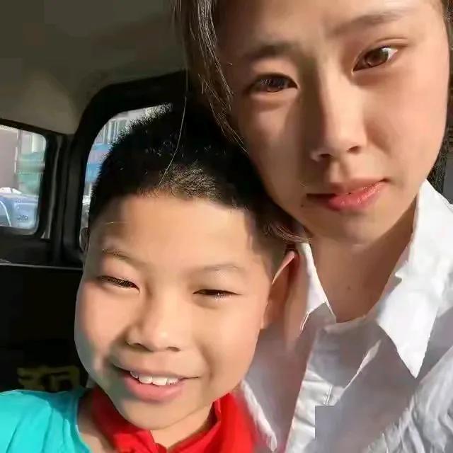 感动人的一幕！在安徽，有一位女子，她于网络的无垠世界中，邂逅了一位年长她 7 岁