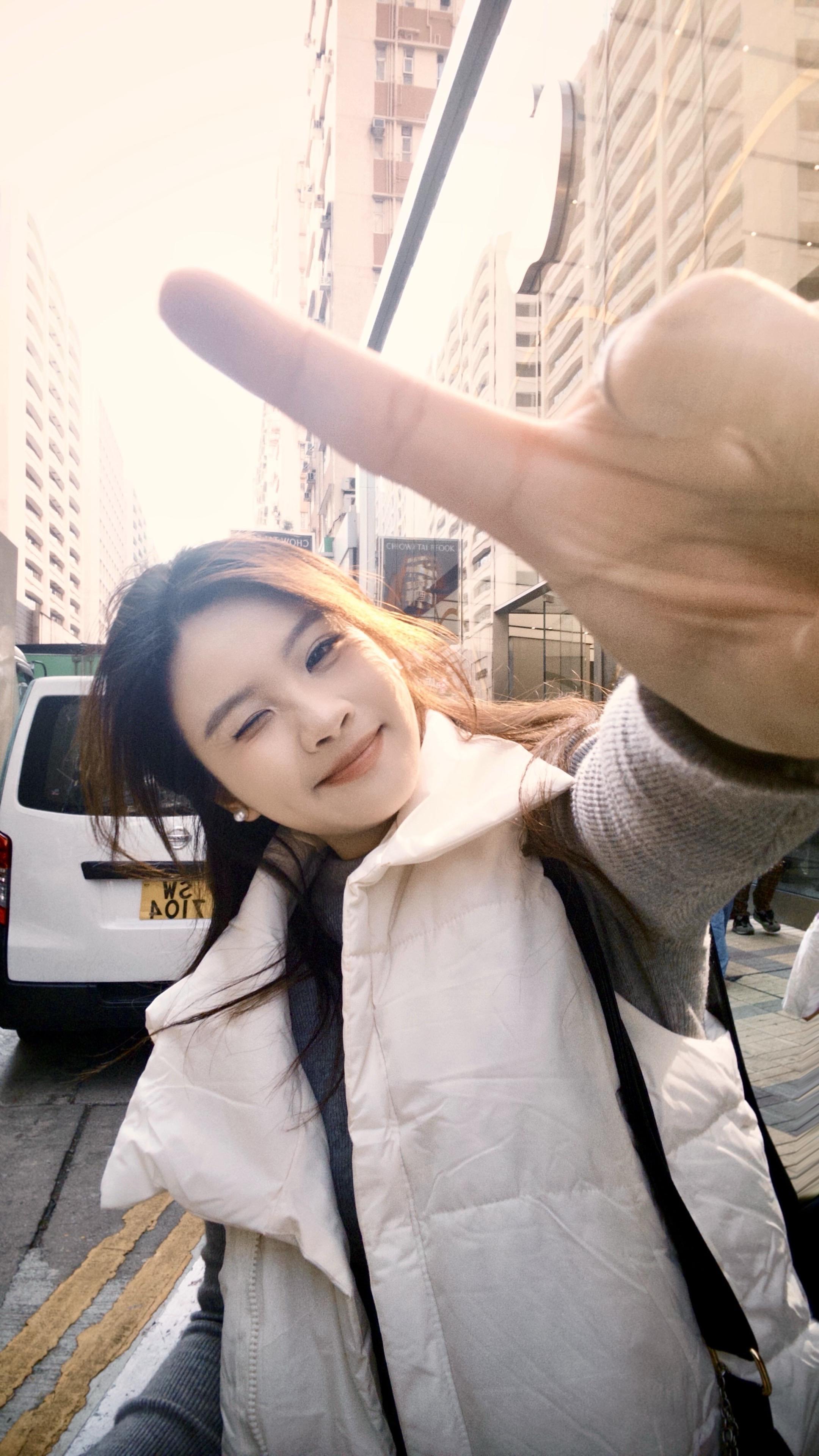 人总是喜欢反季节的东西  就像幸福后知后觉