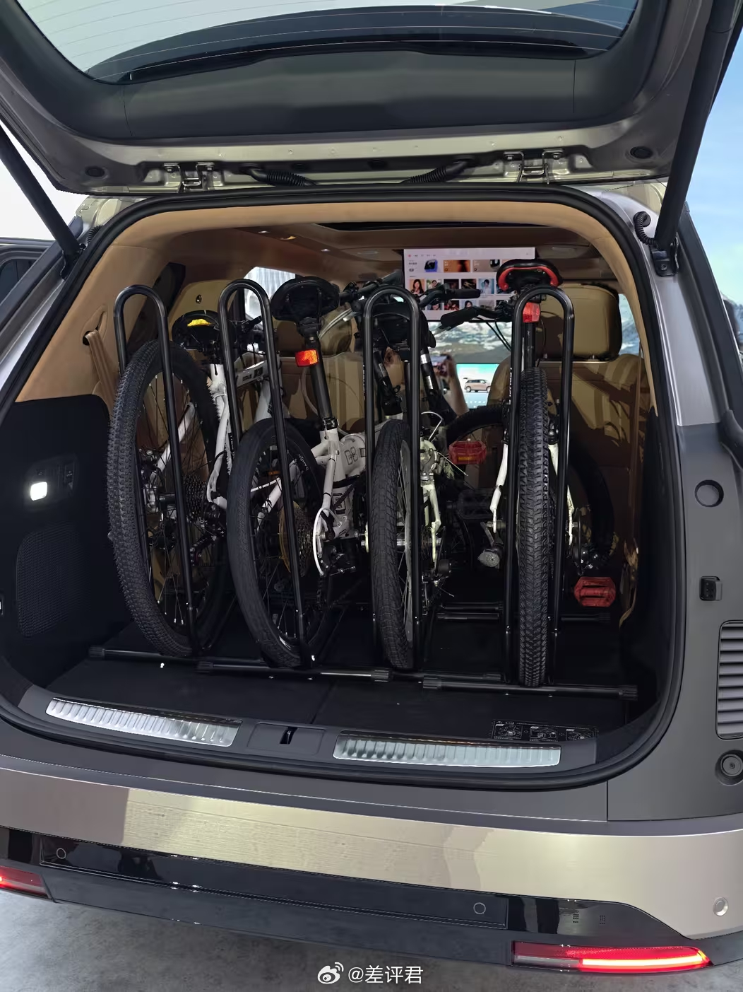 #差评说车# 小鹏GX发了预售价，只公布可四驱旗舰的，增程和纯电都是39.98万