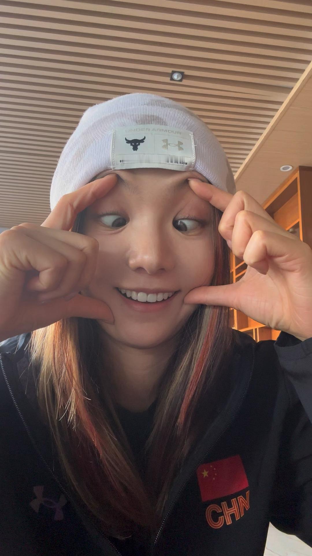 像撑眼皮都无济于事的汤姆猫 