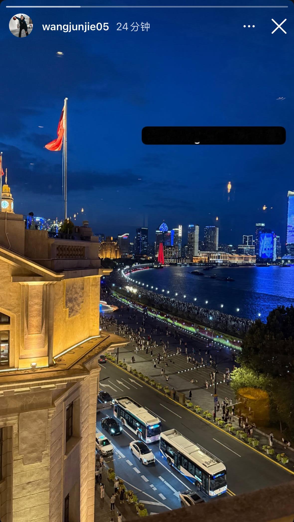 王俊杰24分钟前更新ins story 在上海外滩 ​​​