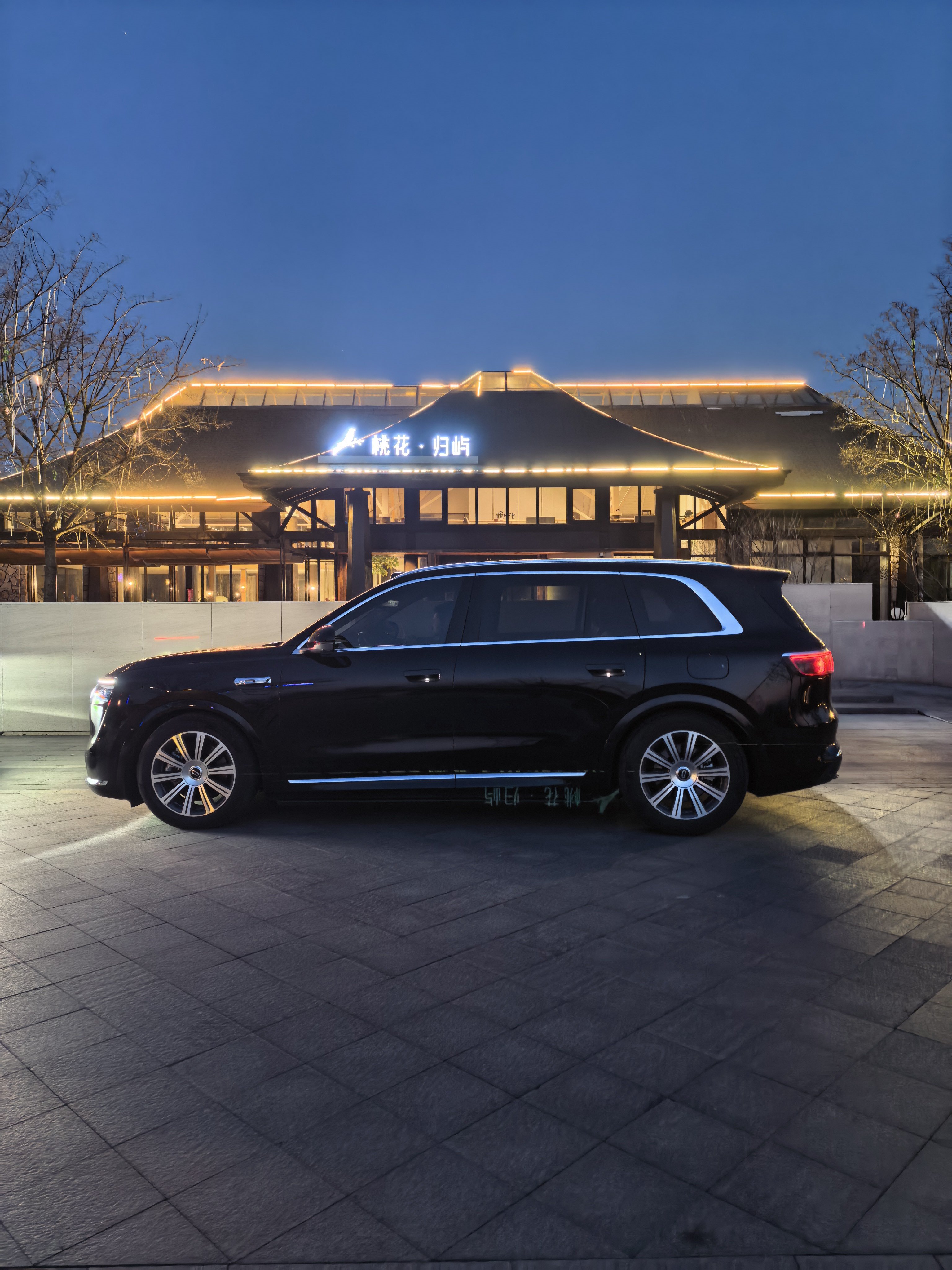 问界M8的侧脸，真好看啊…… 临沂·小院汤城