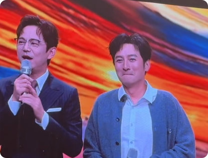 李维嘉何炅相拥而泣 维嘉回归和何炅紧紧相拥，一句 “我回来了” 哽咽到人心疼，何