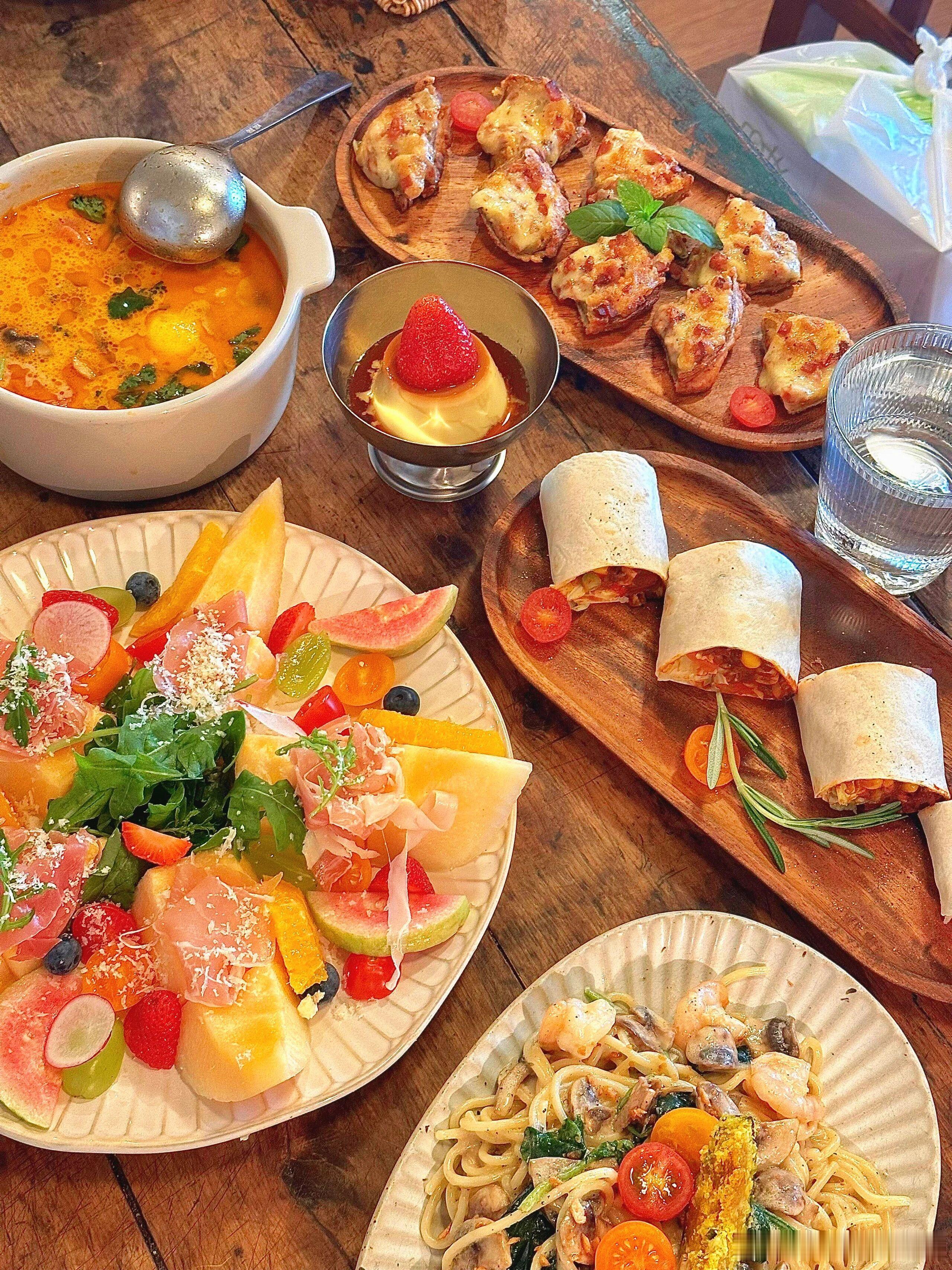 人和人之间只要有了喜欢，就会有期待；有了期待，心情就会变得忽明忽暗:爱，本身就带