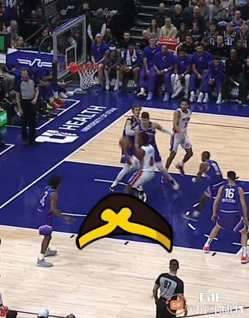 球鉴：NBA上演了猪八戒背媳妇一幕。[捂脸]这该怎么判罚？
#记录我的2024#