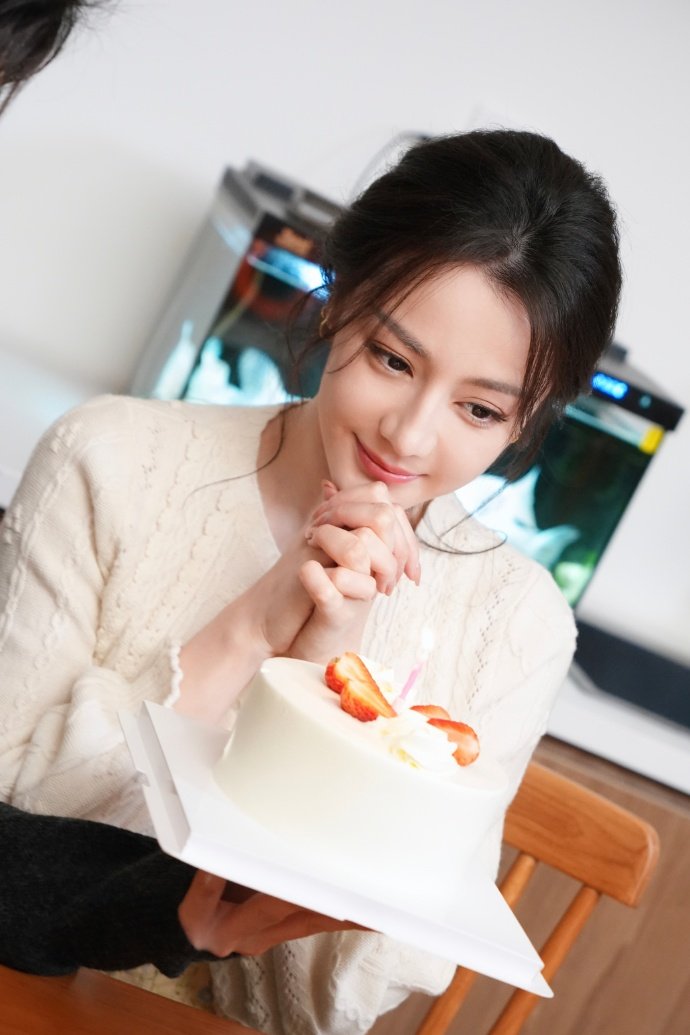 迪丽热巴甜豆版灵主迪丽热巴美萌成这样 迪丽热巴甜豆版灵主，美萌成这样～太漂亮啦 