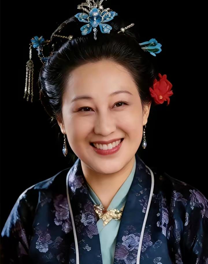 还记得观看八七版《红楼梦》的时候
眼含泪花对黛玉那一句 “我的儿，可怜你从小没了