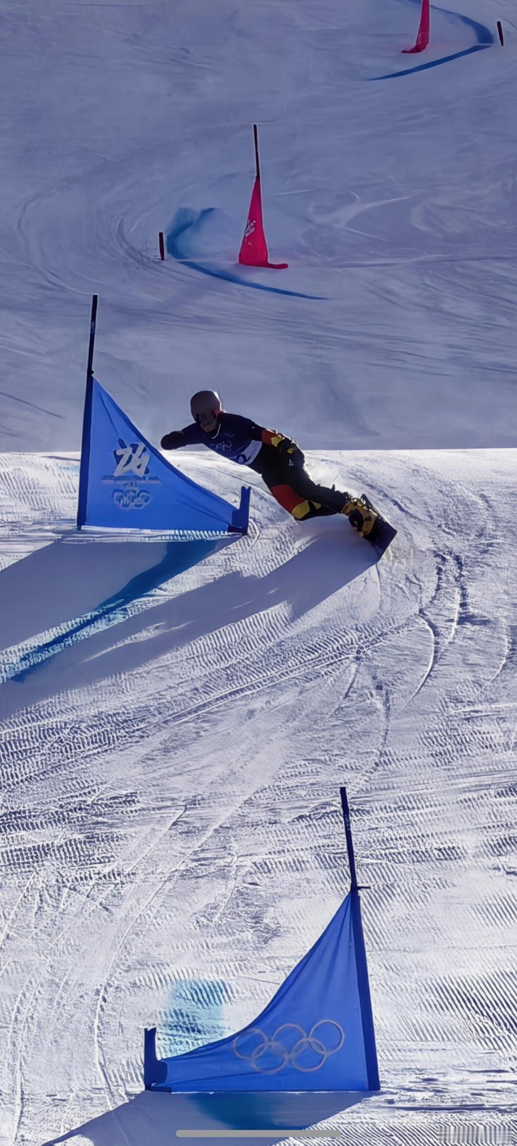 米兰冬奥会  前方小伙伴儿没抢到大跳台决赛的票，只看了单板滑雪男子平行大回转资格