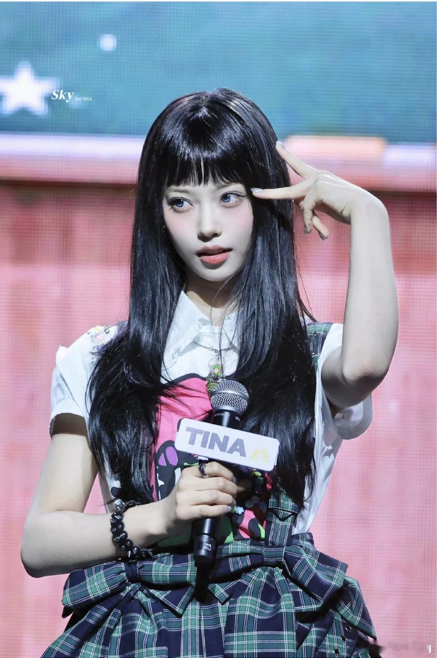 边天语kpop中国绿卡上新妥妥颜值实力双双在线的中国绿卡，外形甜美灵动看着十分舒