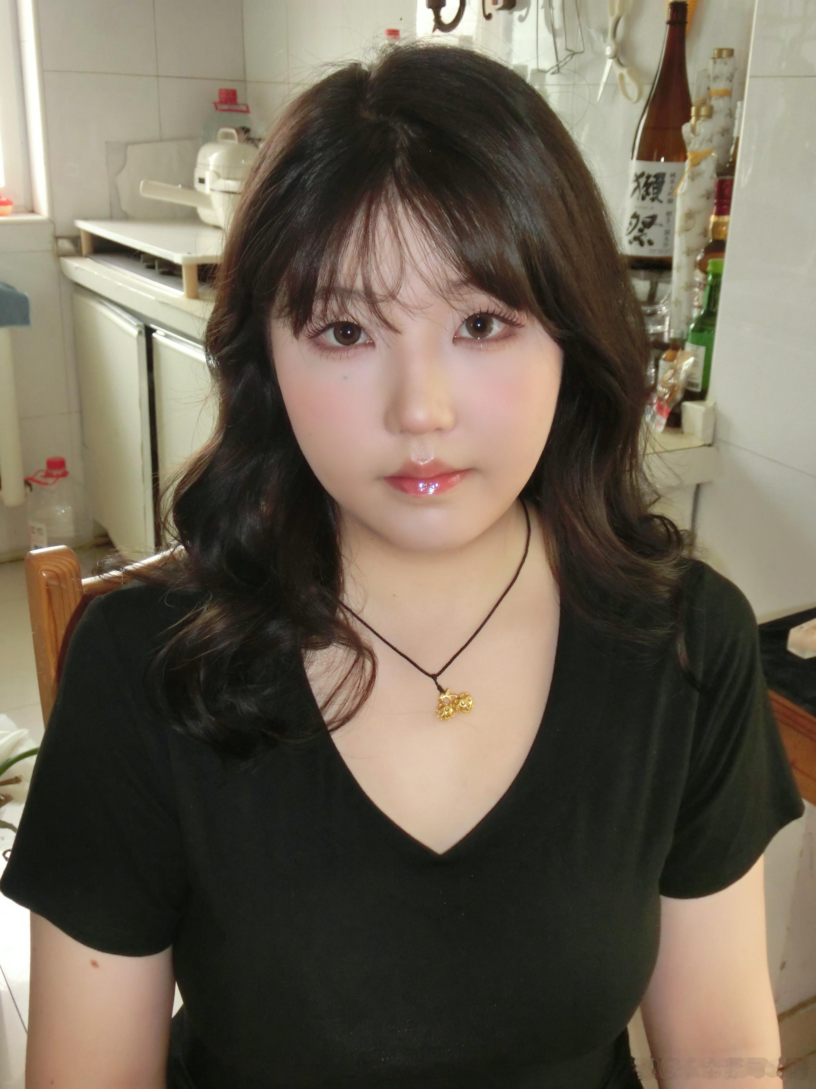 今天给这个姐妹化的韩妆真是美的有点超过了！！！高清相机也完全扛得住 ​​​