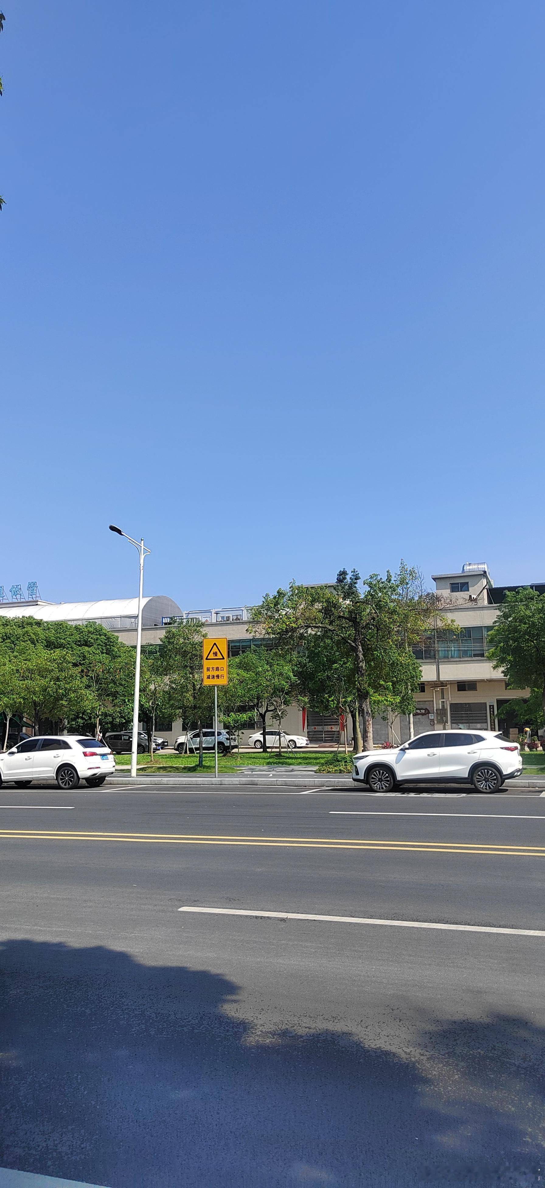 终于天晴了！风和日丽的好天气，不应该被辜负，必须出去逛逛。吃点好吃的，喝点好喝的