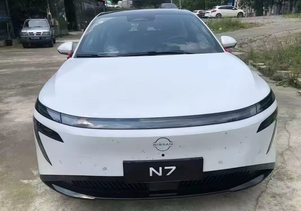我觉得至少在两年内应该没有折叠屏，在闭合状态下的厚度会超越荣耀Magic V6了