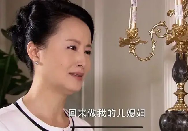 《回家的诱惑》洪世贤去世之后，烛台上摆的是火腿肠 ？？？？？？？？