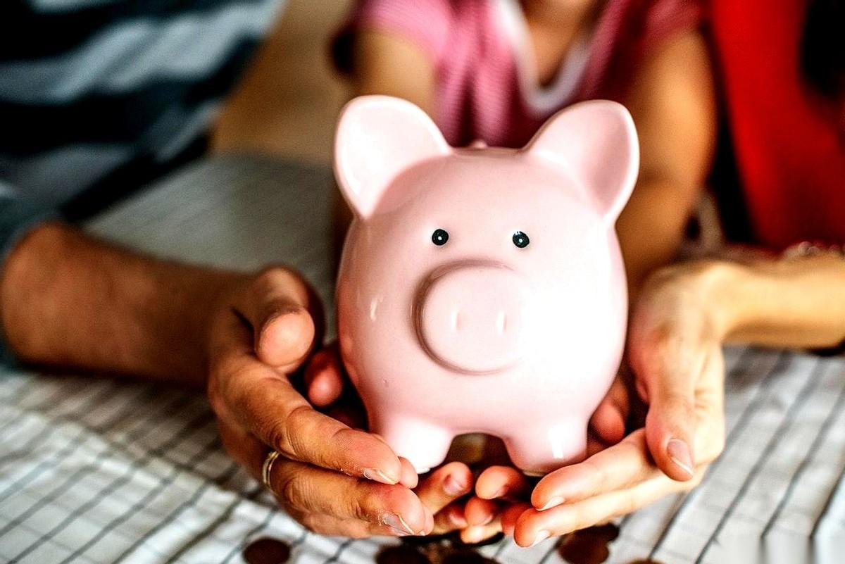 节前最后一天，大盘绿了。
很多人在骂，说好的红包行情呢？
我告诉你个更扎心的事：