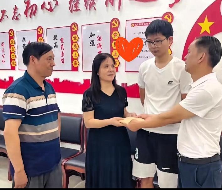 祁东那对开牌馆的夫妻，好心扶了晕倒老人还被家属逼着掏1万9"人道补偿"，钱还没捂