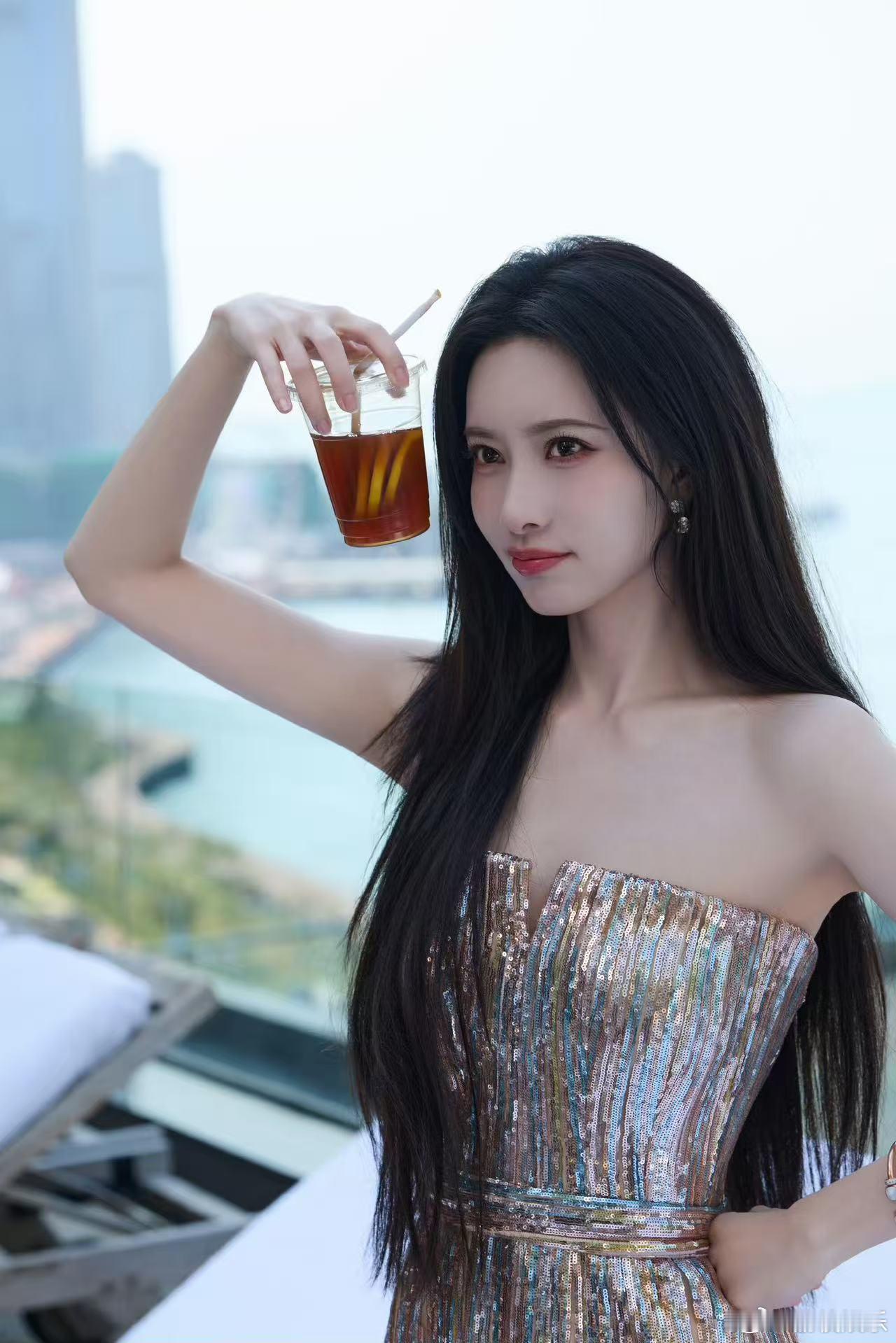 孟子义王传君见面就掐百厨大战 很难得这么自然的老友相处模式，嘴上喜欢互相打趣，心