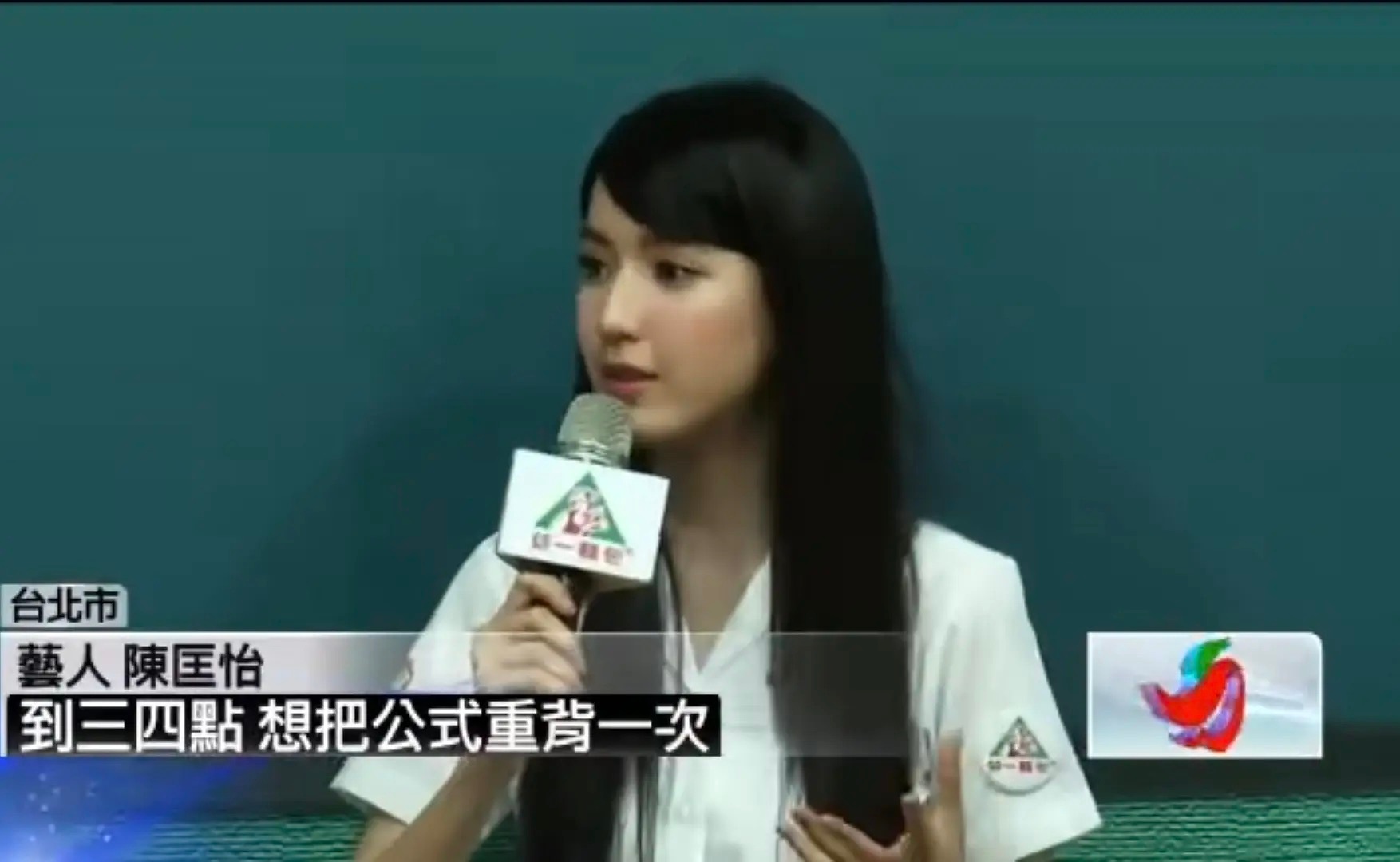早年标准校花脸陈匡怡 我有段时间被她迷的一直模仿这个斜刘海发型…. ​​​