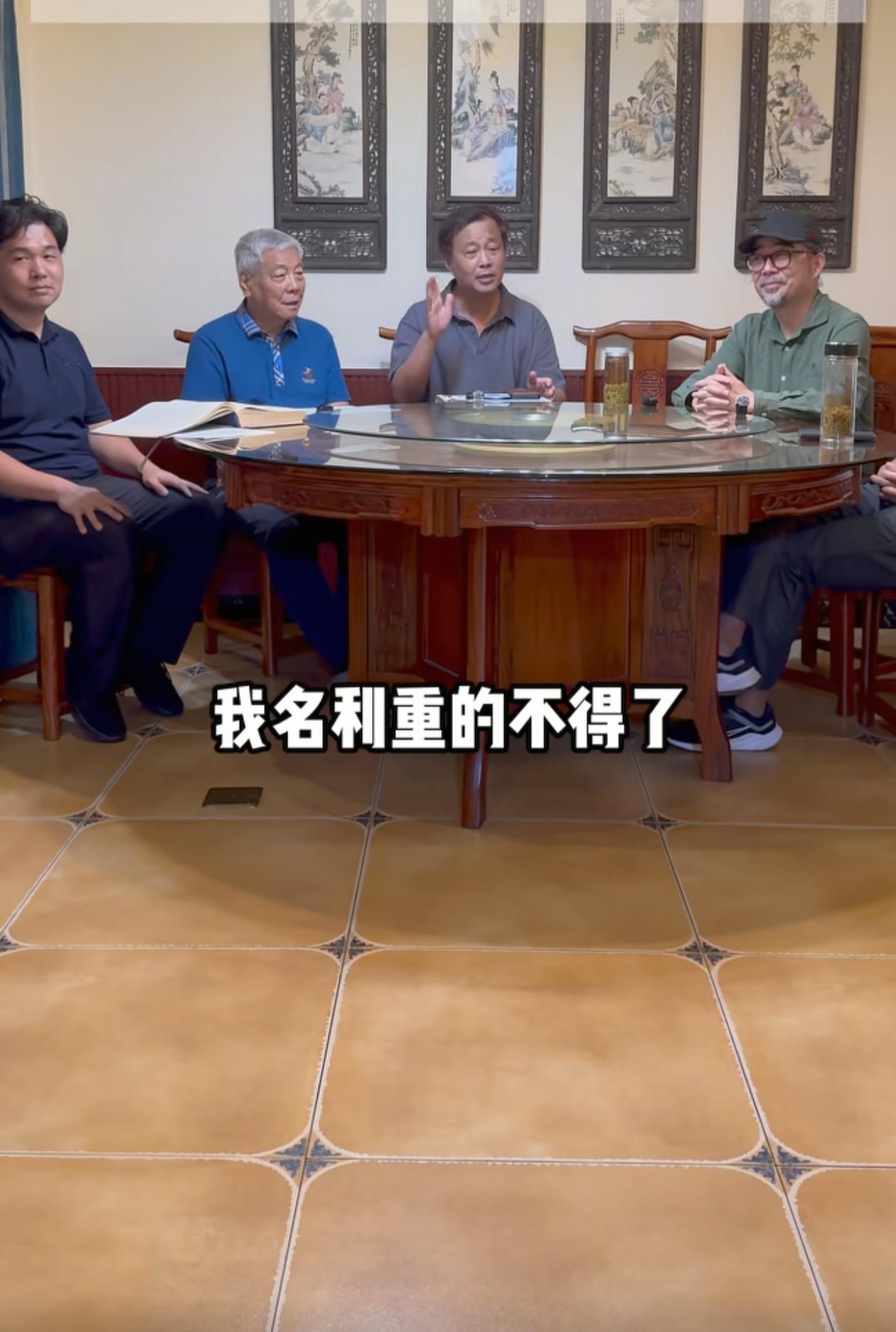 沈巍称，他对名利重视的不得了，但是有的名利得不到，不会拼着老命或不择手段去获取，