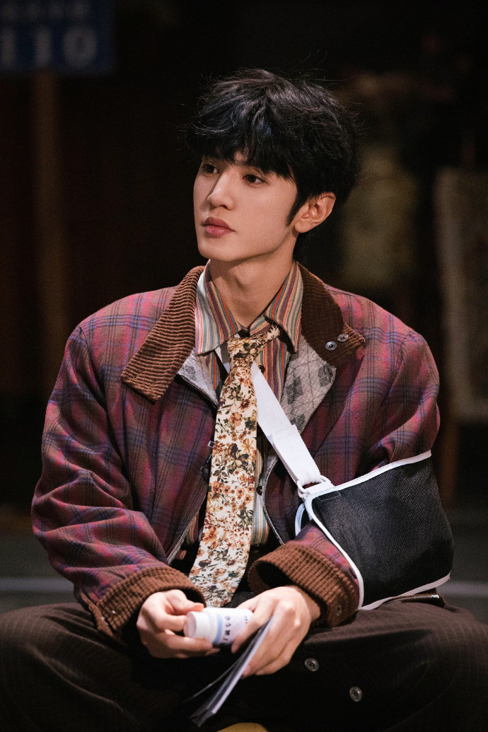 陈哲远哲数学 陈哲远哲数学，陈哲远《大侦探》剧照，坐等哲数学推算定理，洞察真相~