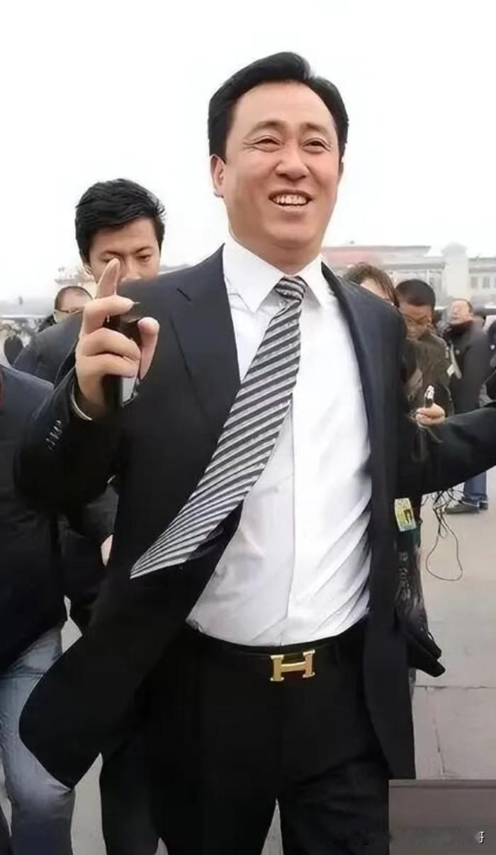 68岁的许家印，判个无期，晚上应该都要做梦笑醒吧？上万亿金额你就说许家印一个人能