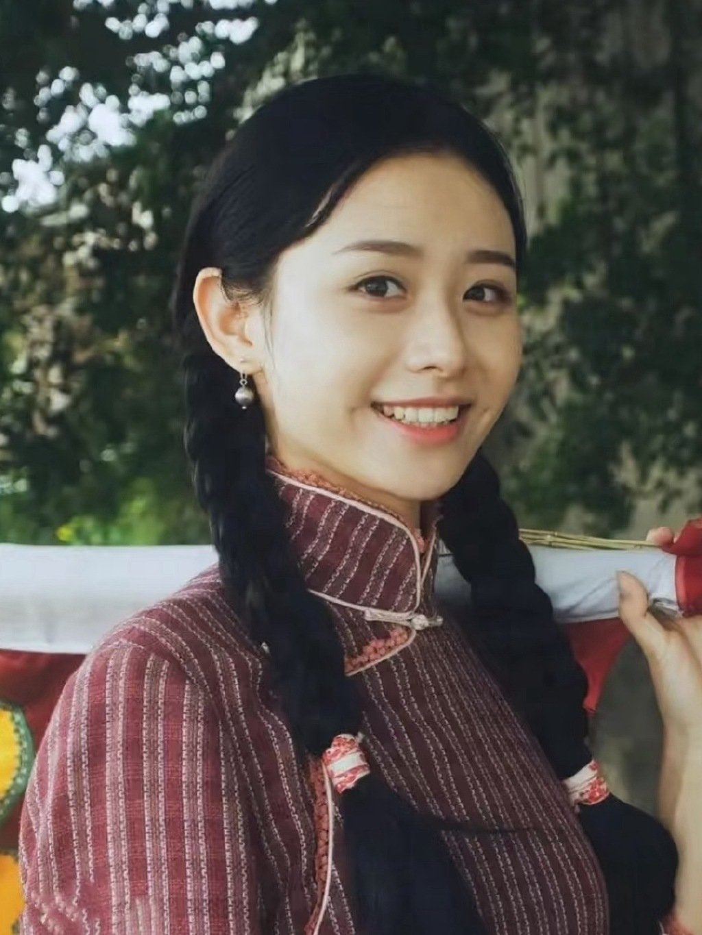 王晓慧不进演艺圈的原因？淑柔现在有工作，再加上很早之前就是网红“ 小梨涡 ”，2