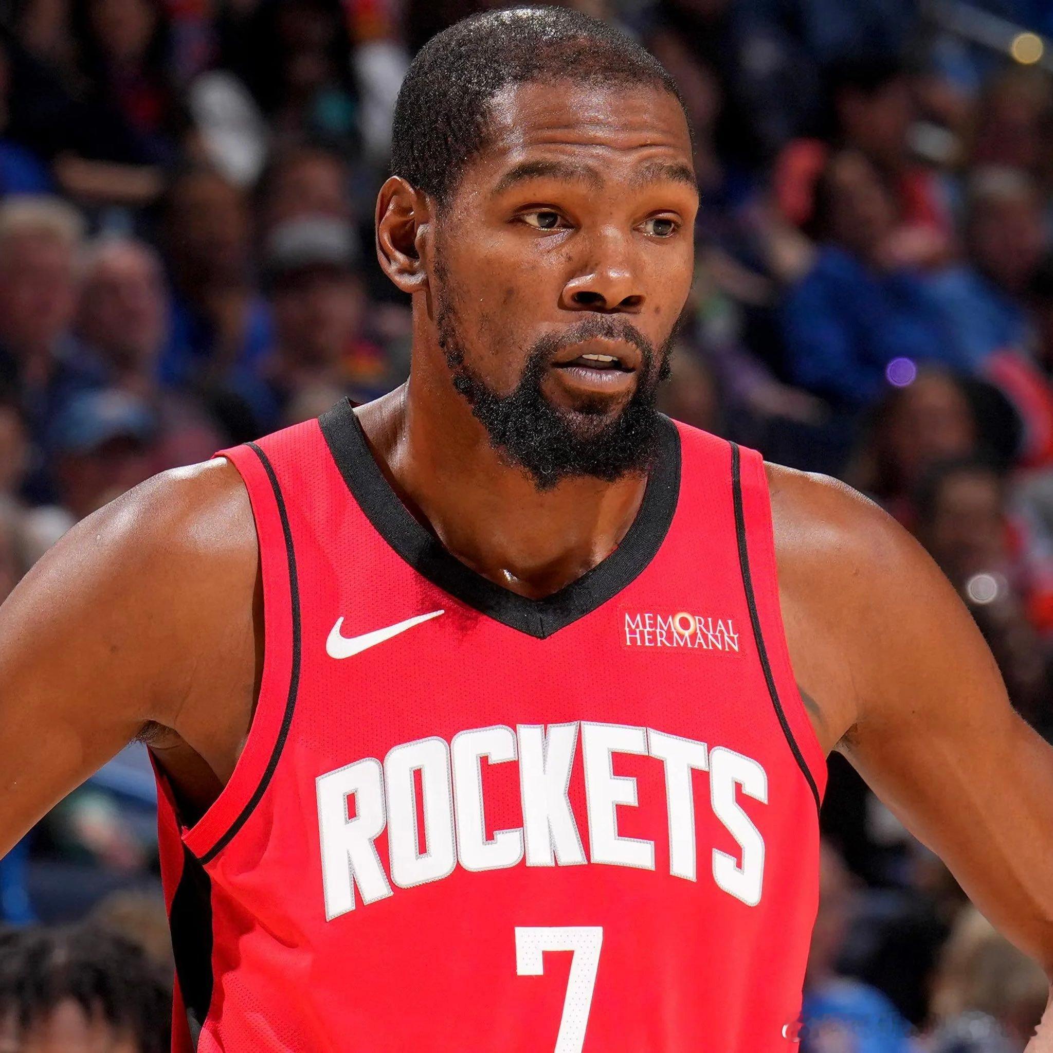 Sam Amick：杜兰特因膝伤无缘首场比赛，对此他感到“非常沮丧”。“据多位目