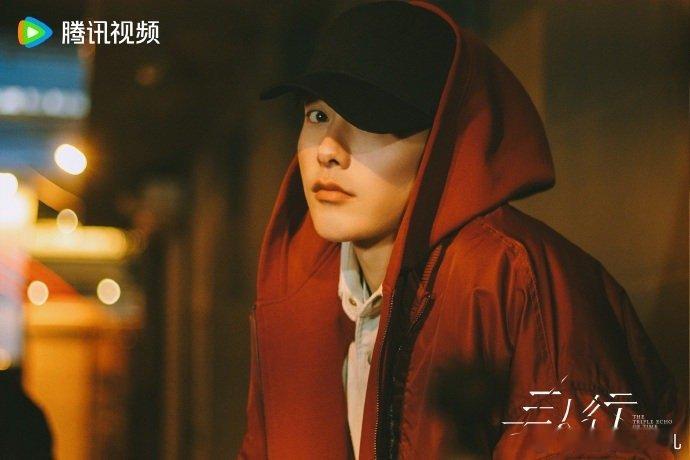 马天宇用直播托举整个剧组！《三人行》原创剧本本就难得，“三个我”争夺人生的设定更