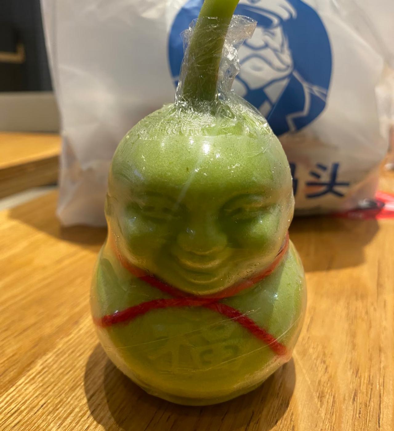 不景区遇到这种人参果不要买！
我已经替大家尝过了，
就是普普通通的黄瓜味道。
这