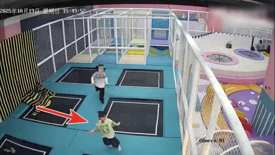 浙江台州3岁男童喝珍珠奶茶后玩蹦床窒息身亡这事闹得沸沸扬扬。19日事发后，辖区派