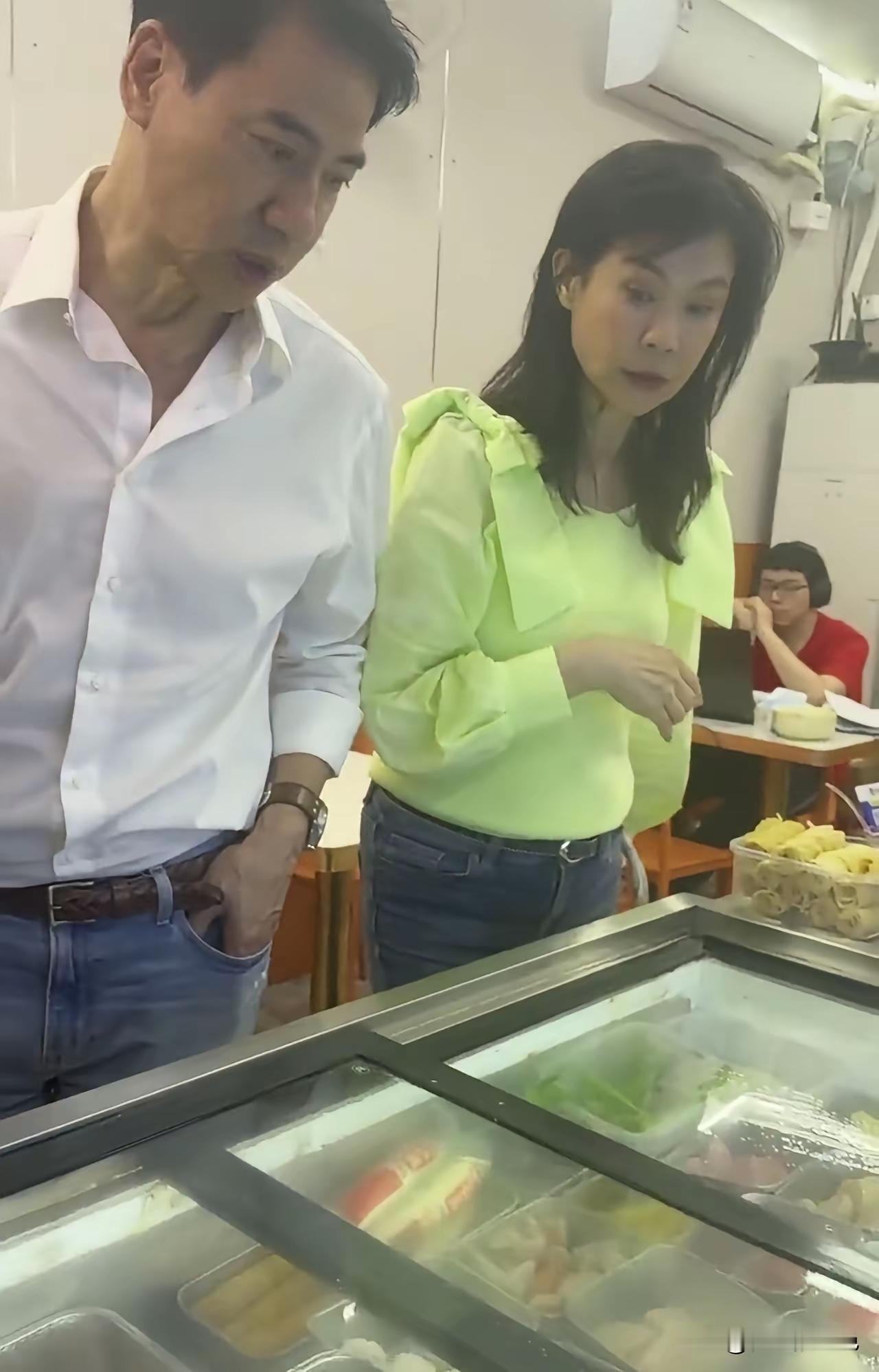 一个女孩名叫婉君……电视剧《婉君》的主题曲，到现在依然耳熟能详，但婉君的饰演者俞