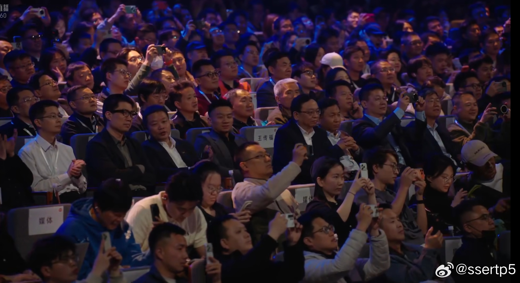 小米新一代SU7今日发布宣布Max价格的时候，李想一脸凝重，何小鹏感觉也是思虑重