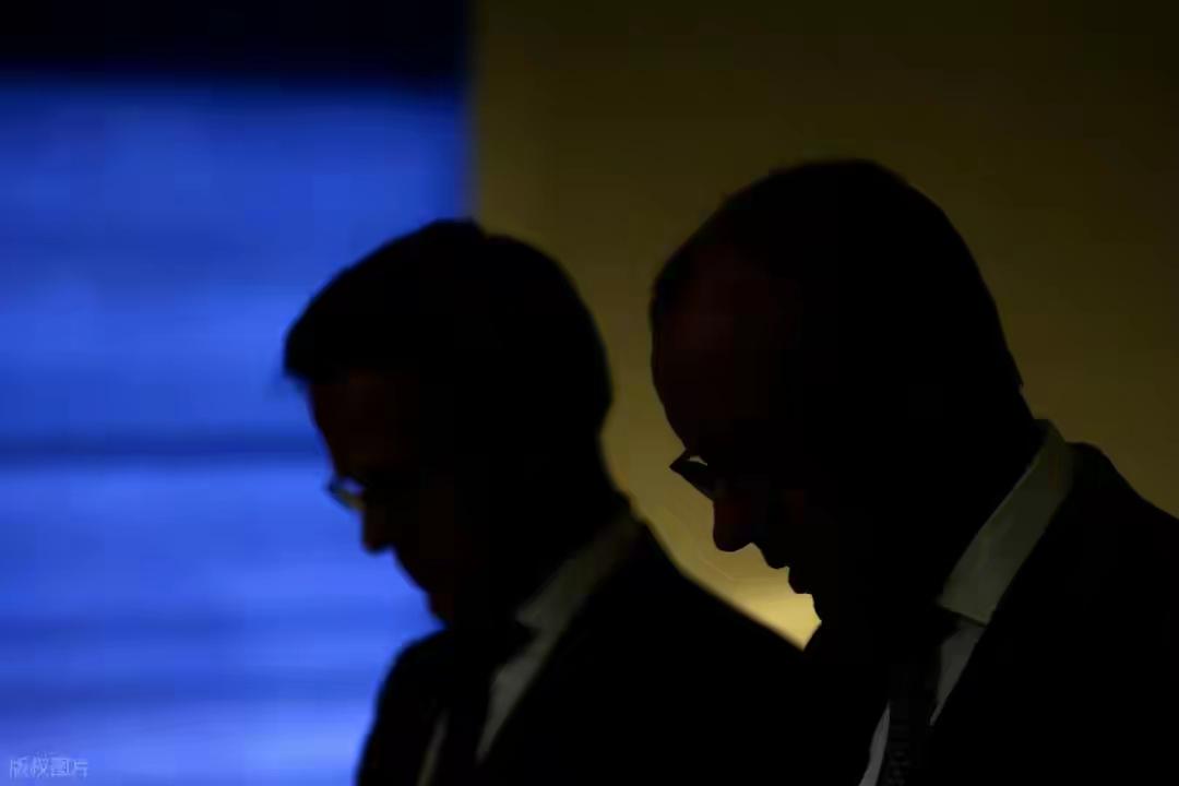 欧盟此番冻结俄央行资产，并改变“一致同意”决策规则，表面是经济制裁，实则动摇了其