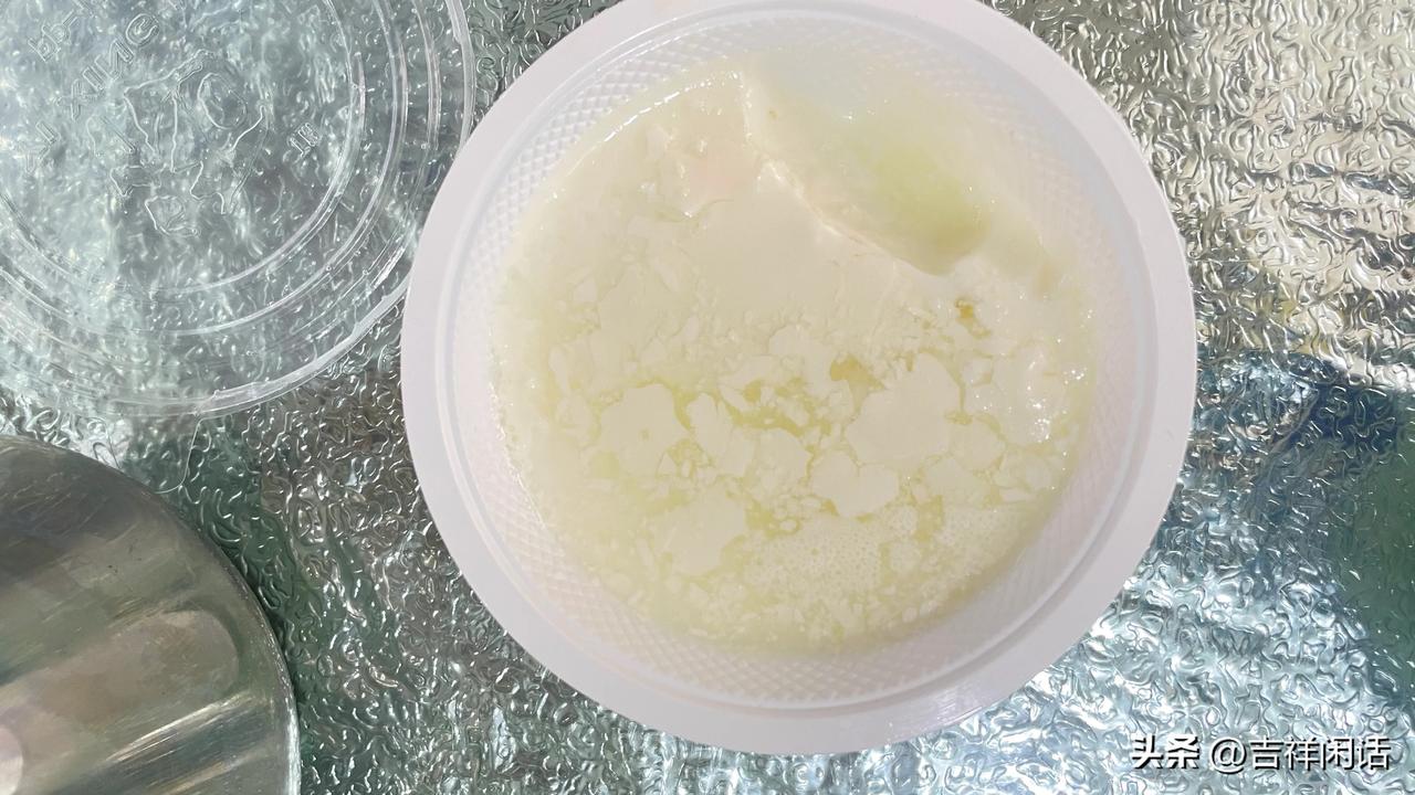 #乌鲁木齐让你最难忘的美食是什么#酸奶，新疆的老酸奶让我觉得最难忘。
过去，哈尔