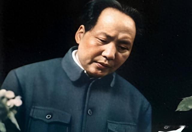 彭老总递交十五人大将名单，主席挥笔划掉五人！当年看似无情的举动，竟成了全军沿用七