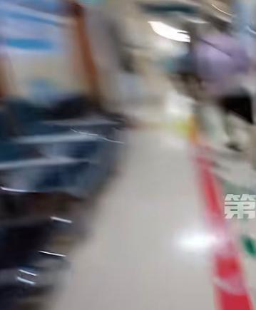 重庆一名醉驾男子最近上演了一出又荒唐又好笑的闹剧，本来只是醉驾被查，结果听了朋友