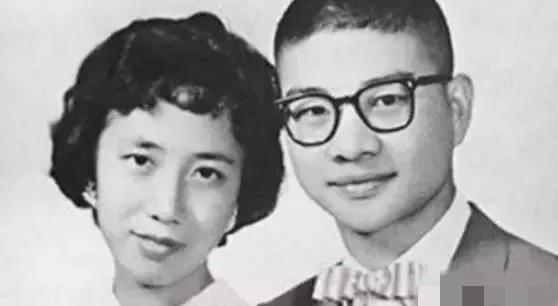 1957年，倪匡伪造多种公章、证件、介绍信，由内蒙古畏罪潜逃至广州，七月间偷渡至