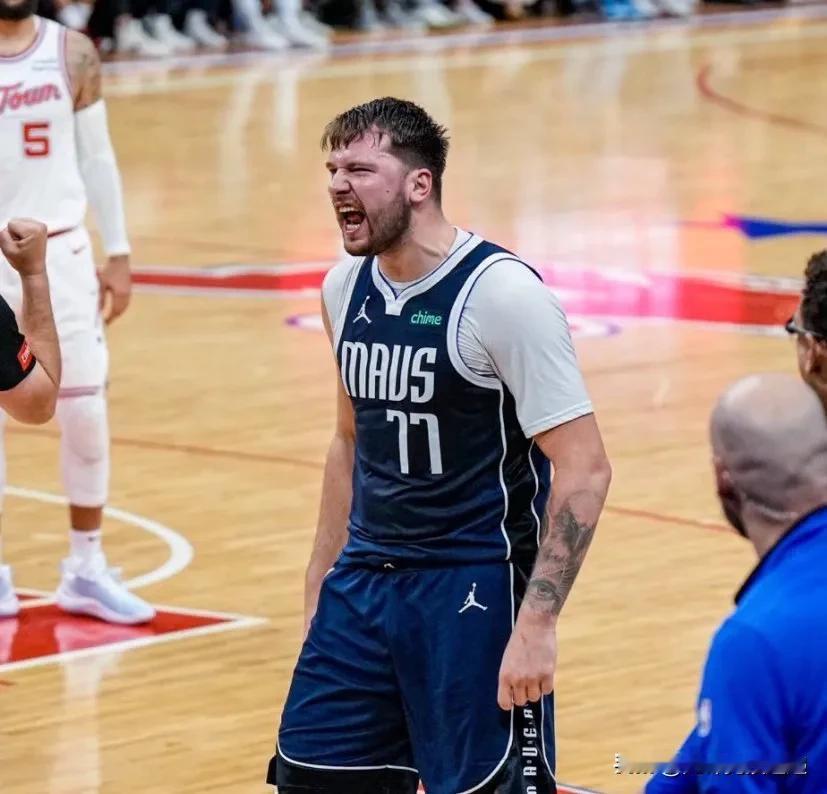 33.9 分
9.8 助攻
9.2 篮板

卢卡·东契奇 2023/24 赛季的