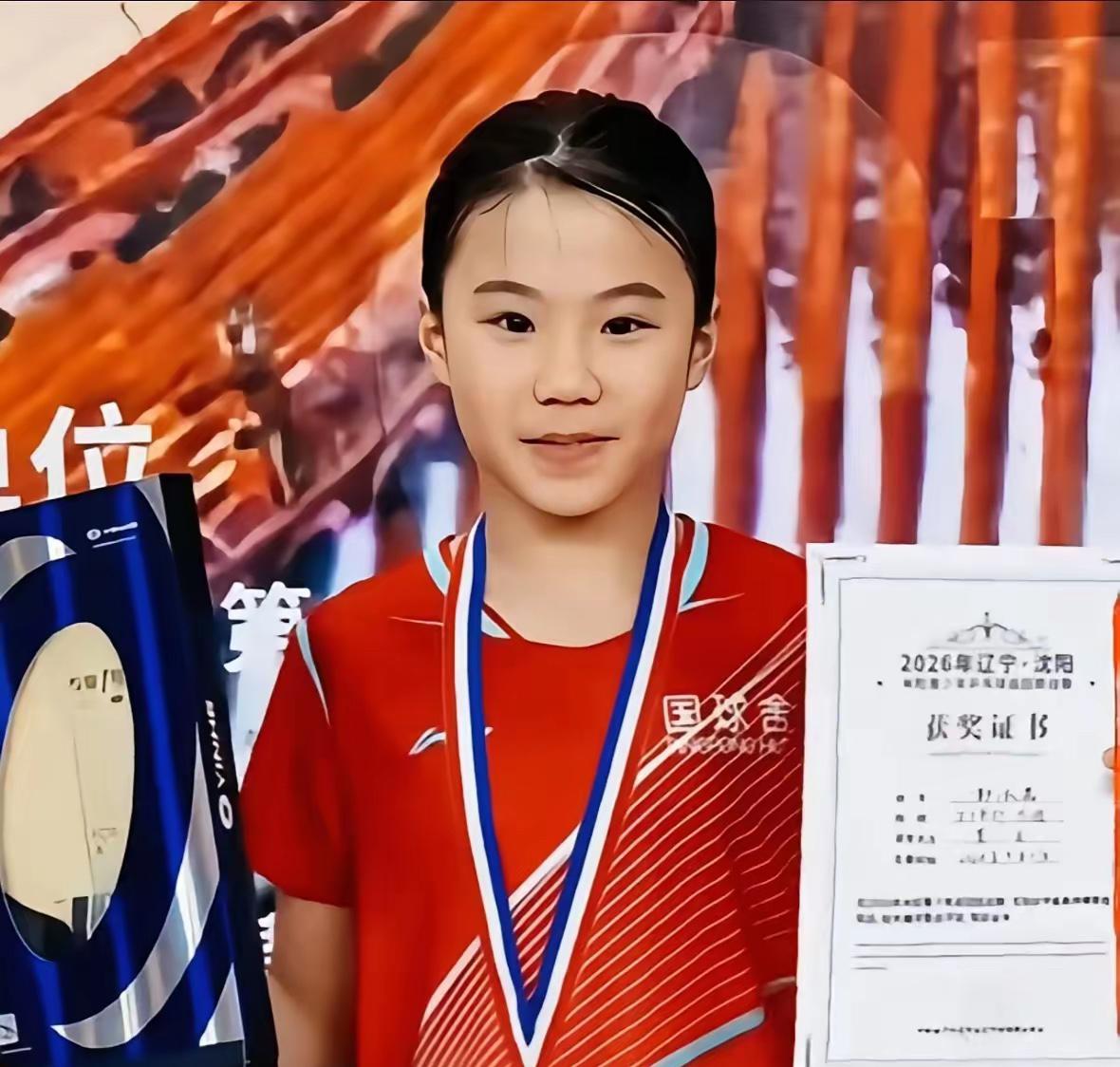 10岁的笑笑（郭依嘉）又一次被挡在了国少队的大门外。
之前她已经连续两年卡在国少