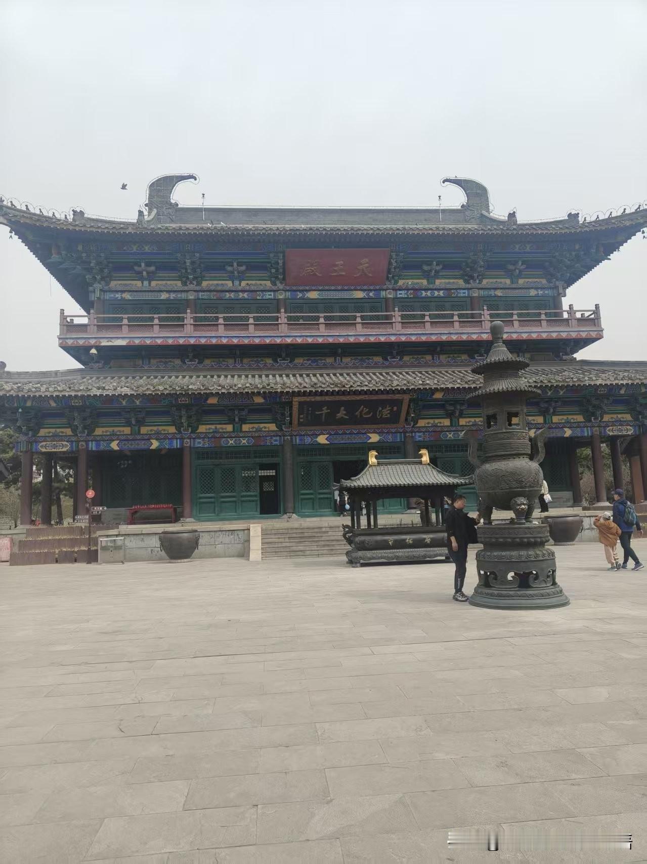 今天在辽阳广佑寺，发现一个特别有意思的细节——连卫生间的叫法都带着禅意。

女卫