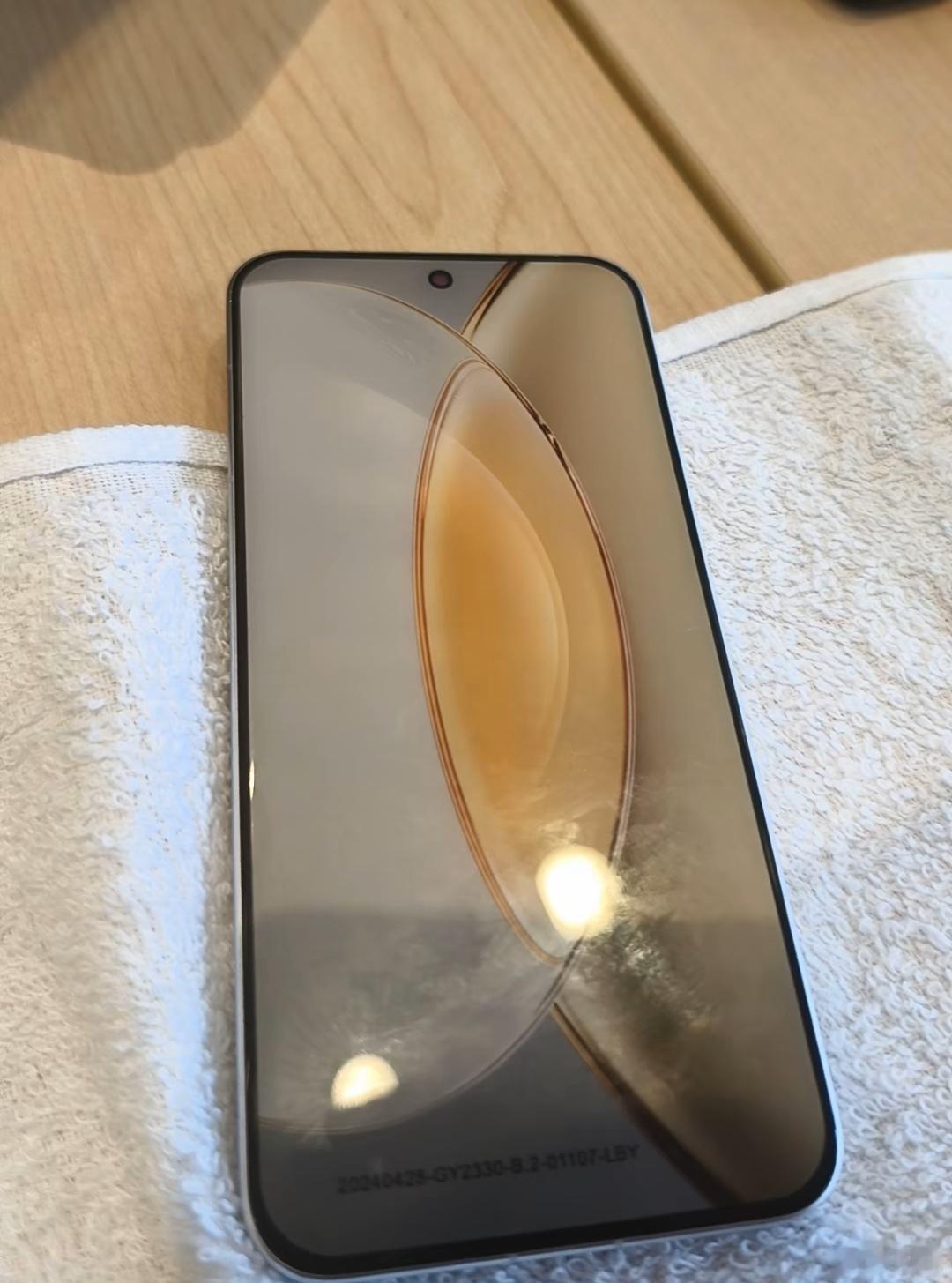 vivo X200的机模，这摄像头模组看着有点厚[挖鼻] ​​​