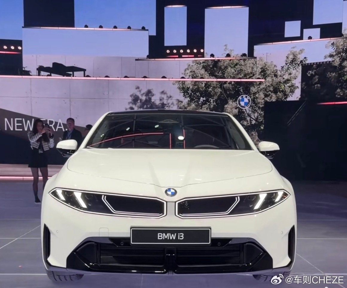 宝马i3只能讲不丑，但双肾缩到快没了 