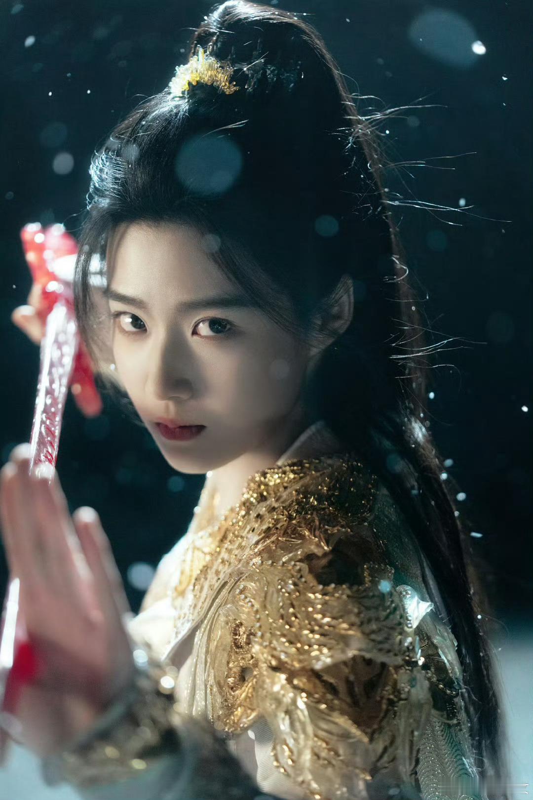女导演镜头下的卢昱晓 淡紫纱裙配小花饰，懵懂眼加撩夫小动作，女导演全抓牢古偶少女