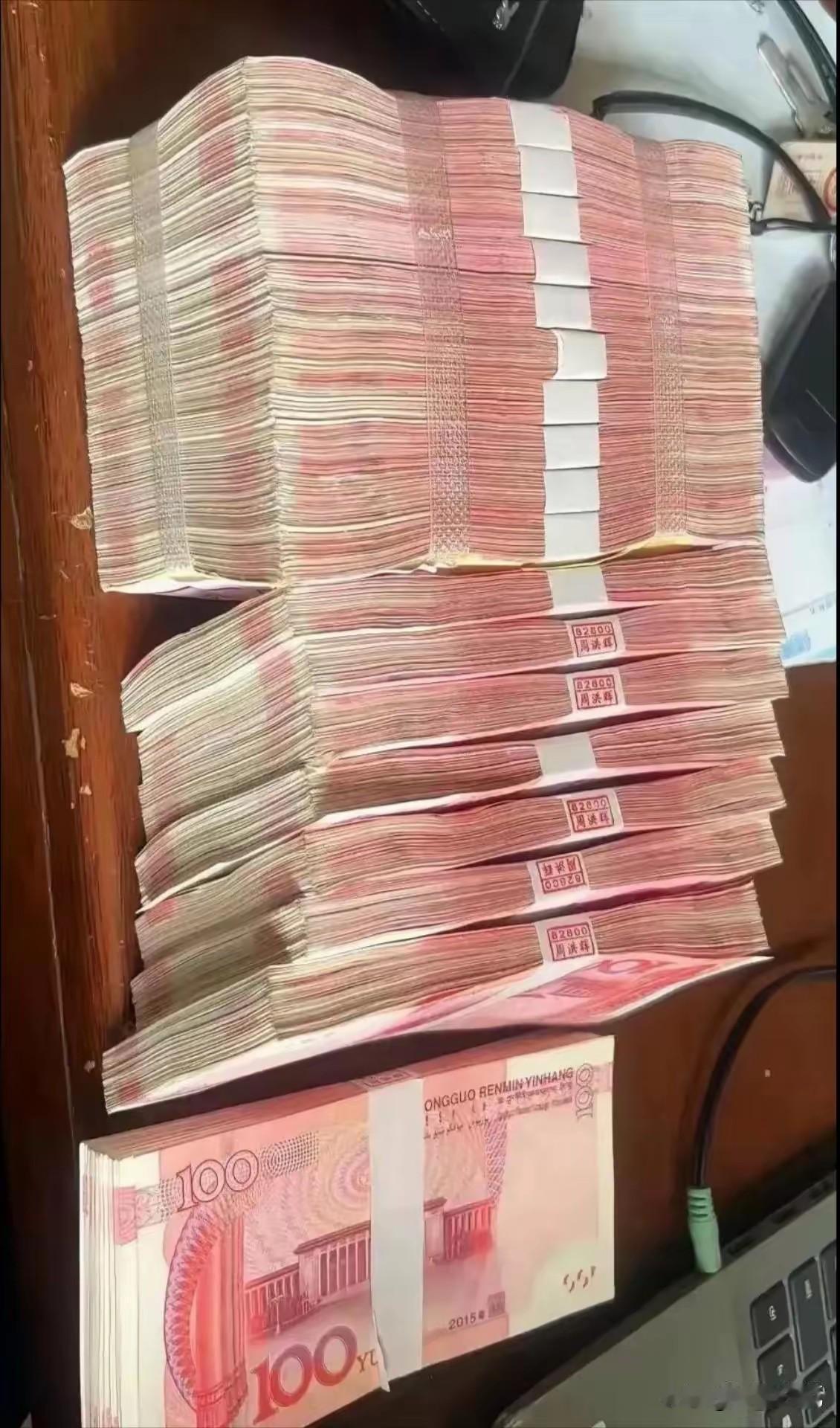 钱好不好挣取决于人，有的人很会赚钱，有的人不会赚钱，根本原因是智慧不达标，赚钱不