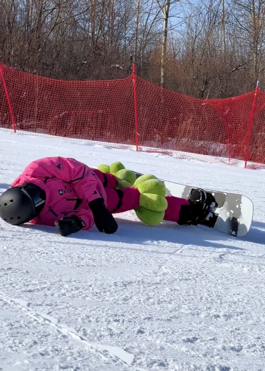 关晓彤滑雪摔屁墩儿在哪里跌倒，就在哪里躺一会儿