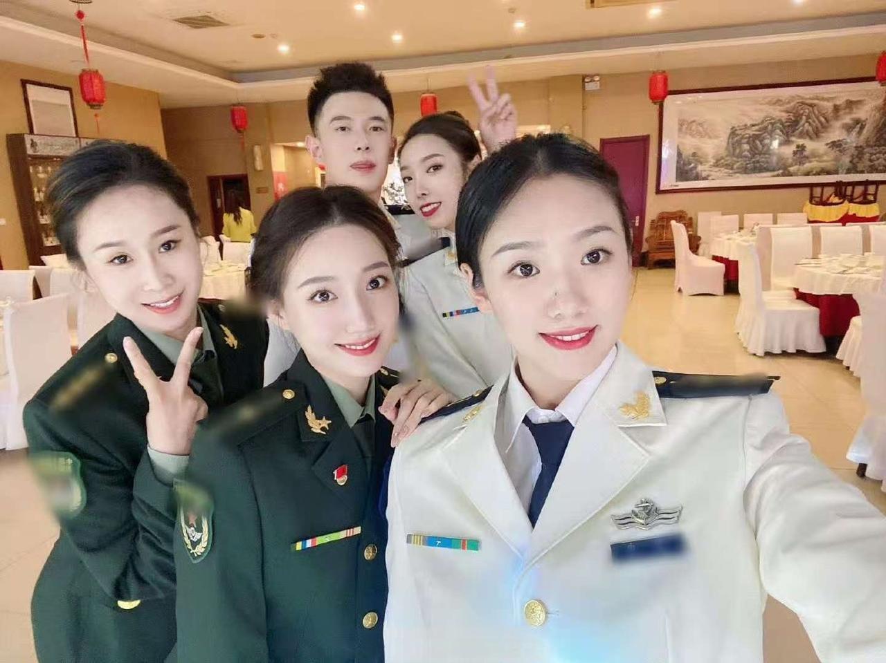 史上最漂亮的伴娘团，不接受反驳。