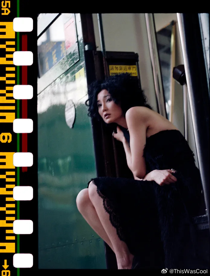 this was cool 2005年，张曼玉在香港的一辆电车上为《Westea